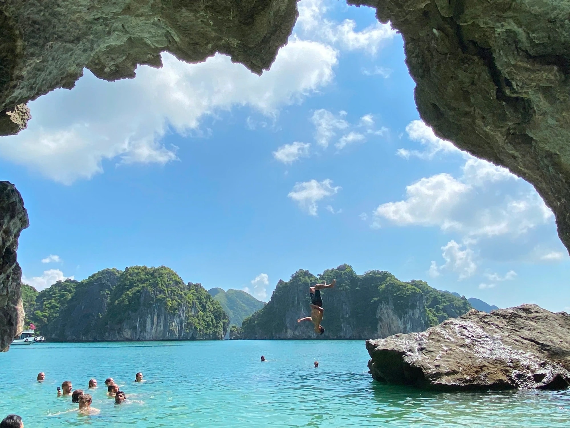 Croisière d'une journée dans la baie de Lan Ha — Kayak, grottes et île aux singes